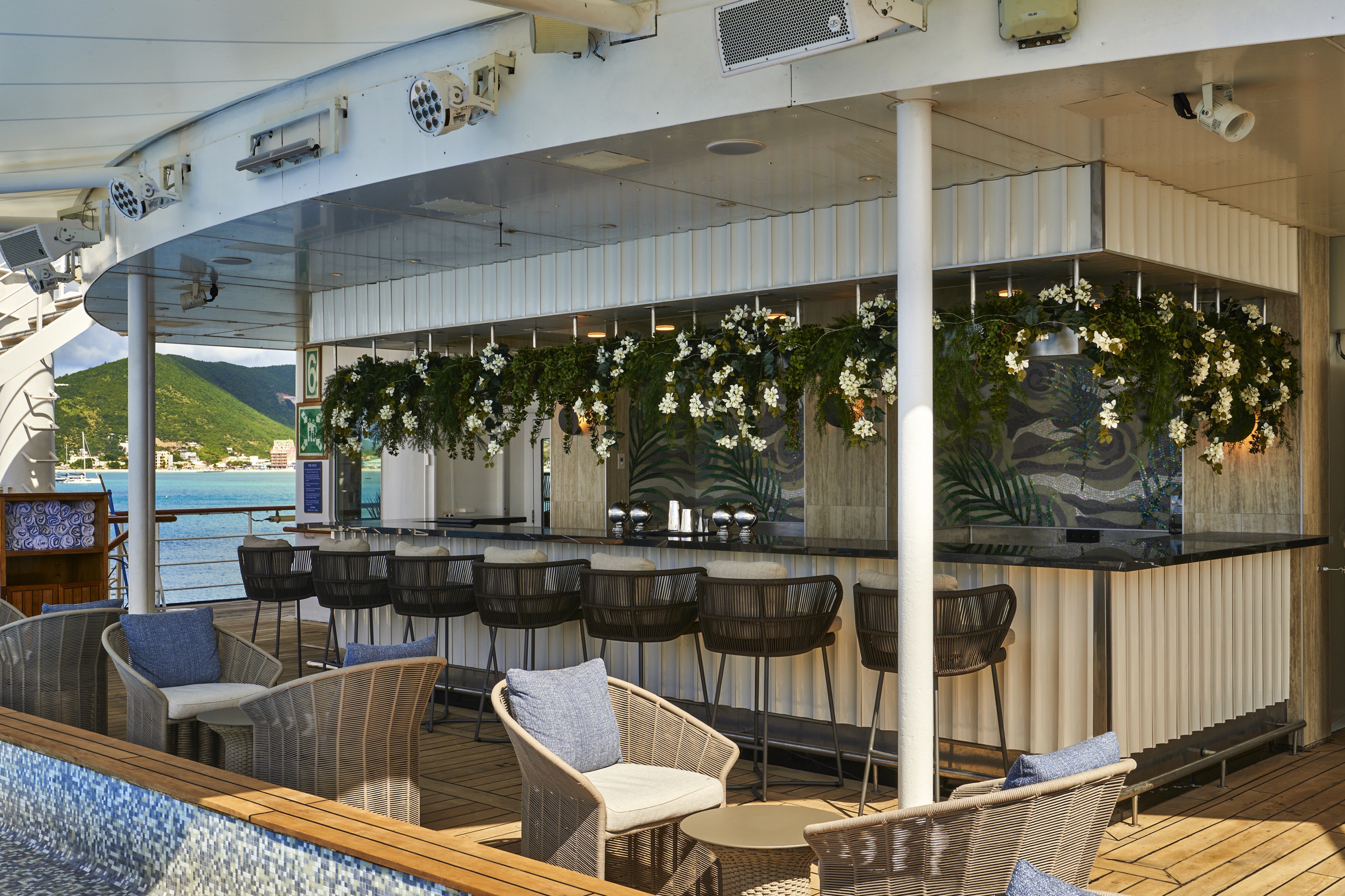 Wind Surf - Pool Deck & Bar